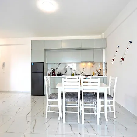 Blue Slide House - 1br, Waterpark, Shoreline Apartment Golem (Tirana)