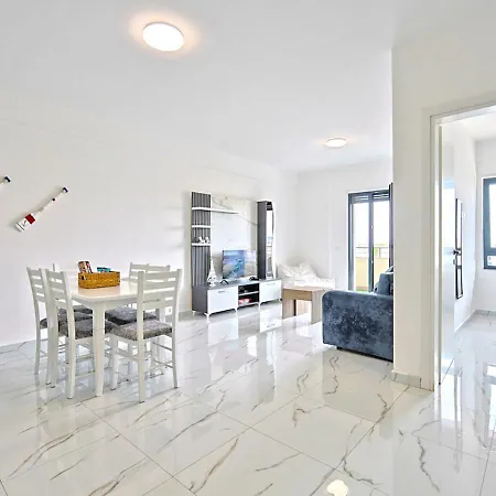 Apartment Blue Slide House - 1br, Waterpark, Shoreline Golem (Tirana)
