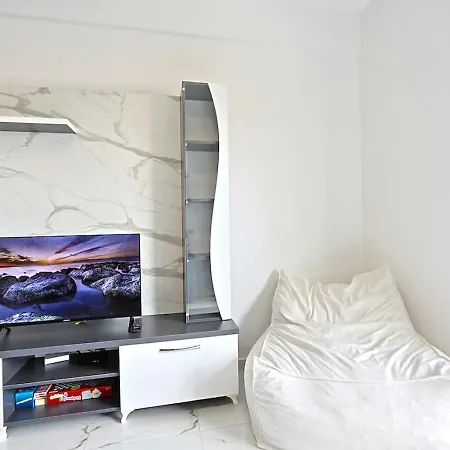 Blue Slide House - 1br, Waterpark, Shoreline Apartment Golem (Tirana)