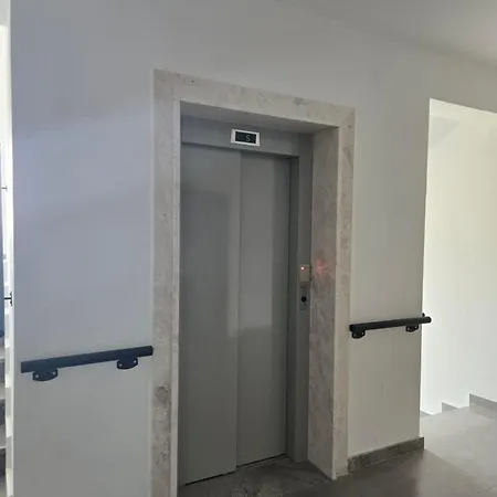 Blue Slide House - 1br, Waterpark, Shoreline Golem (Tirana)